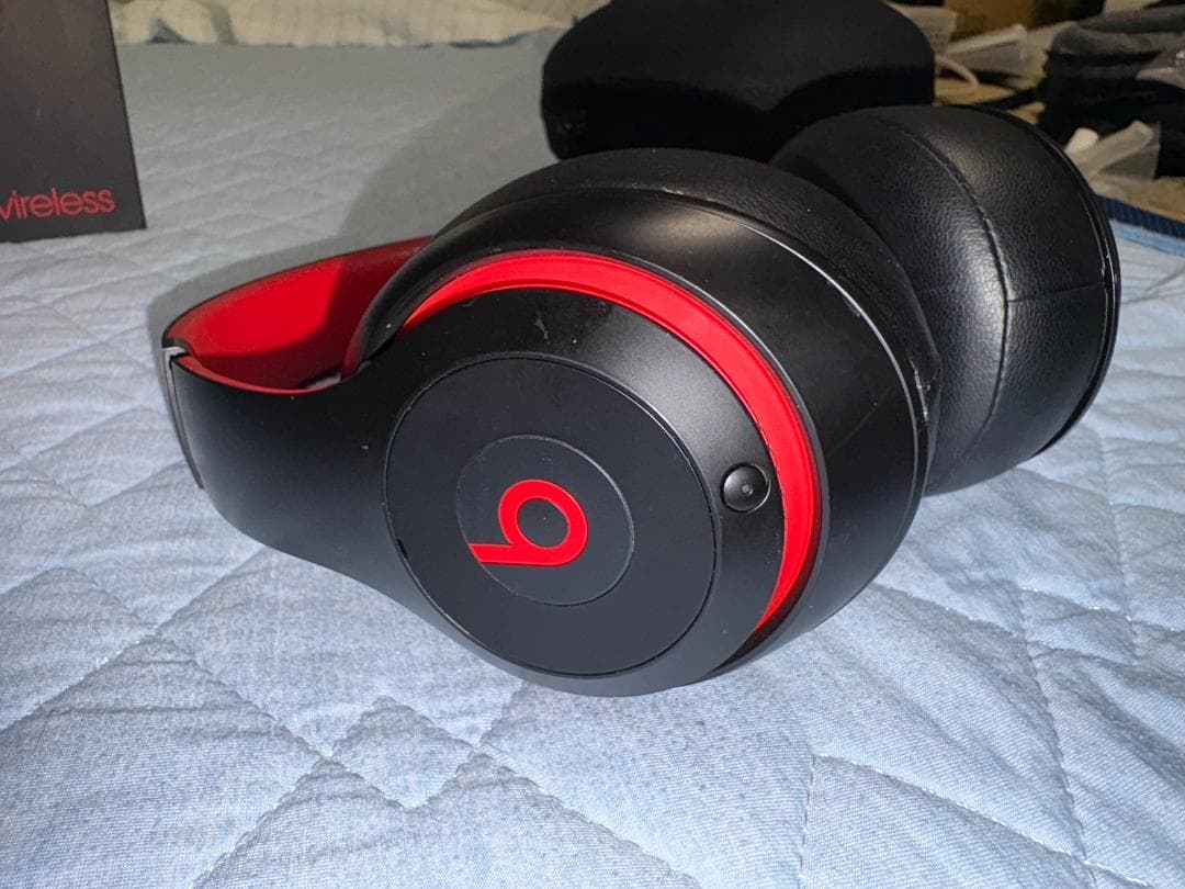 Beats Studio Wireless ブラック/レッド