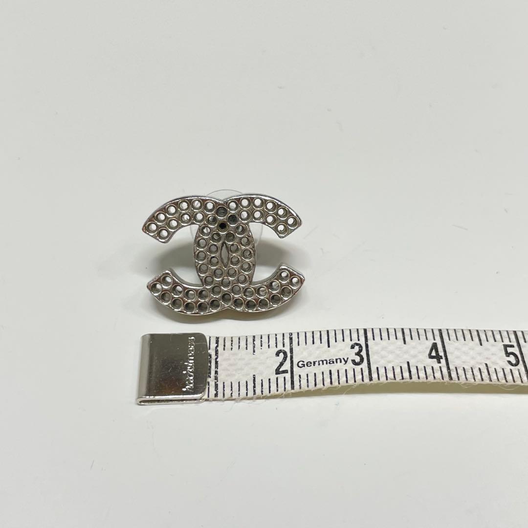 K*o様 CHANEL シルバー ロゴスタッドピアス