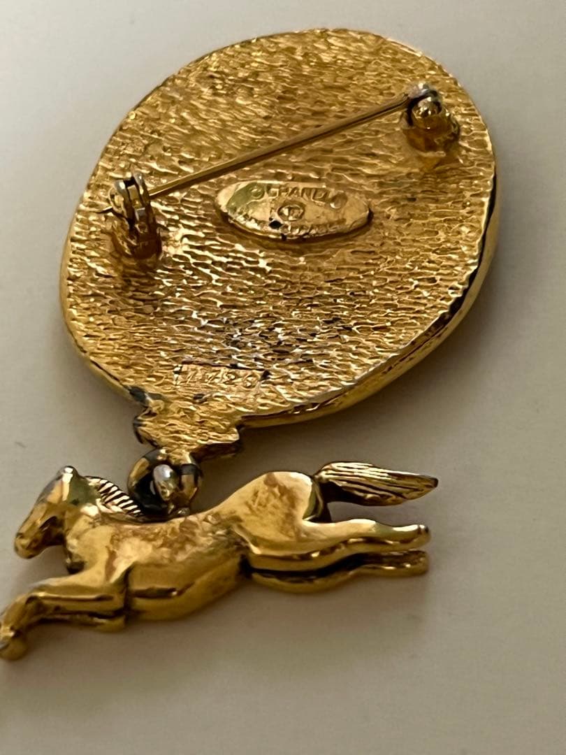 CHANEL 馬のモチーフ ブローチ