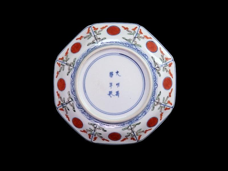 大聖寺伊万里　金襴手　菊花四方襷紋に団龍紋の図　７寸皿　607AS-DAg