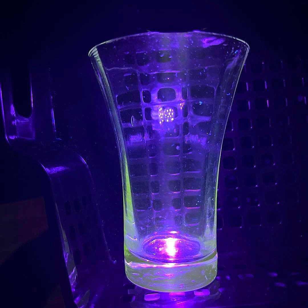 骨董　時代ガラス　薄張り　縞模様　ラッパ型　朝顔造り　ピルスナー　コップ　ウラン