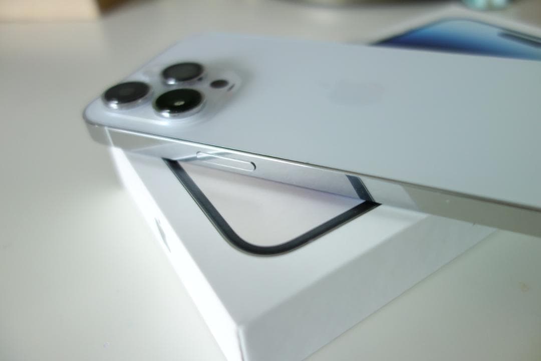 美品 Apple iPhone 14 Pro MAX 512 シルバー おまけ付