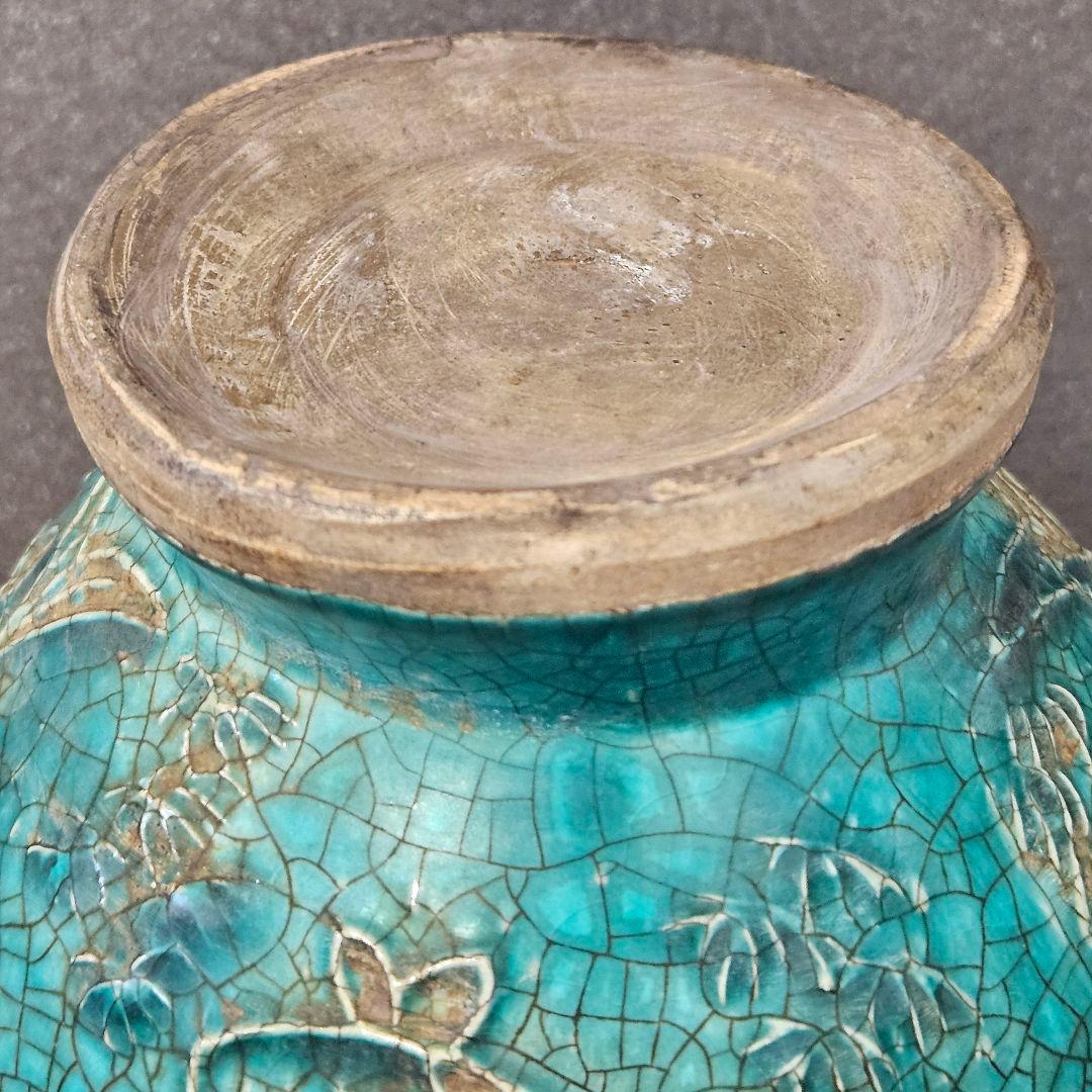 17世紀頃　中国南方系　東南アジア古陶磁　 青釉　浮彫　魚藻図　獣摘み蓋　瓶　壺