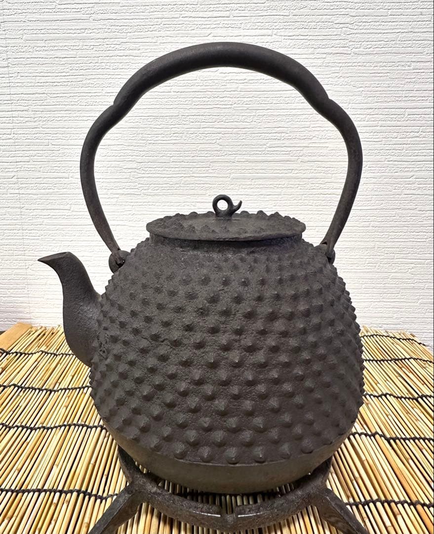 未使用品　山形県　あらい工房　荒井　幹雄作　１８型大アラレ　南部鉄瓶