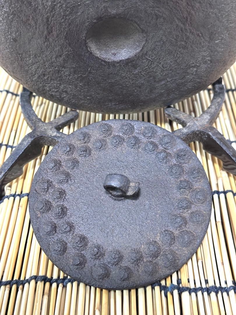 未使用品　山形県　あらい工房　荒井　幹雄作　１８型大アラレ　南部鉄瓶