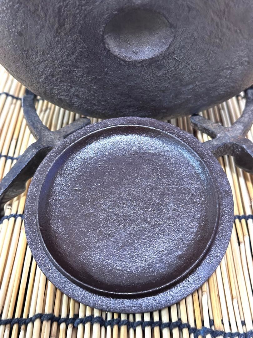 未使用品　山形県　あらい工房　荒井　幹雄作　１８型大アラレ　南部鉄瓶