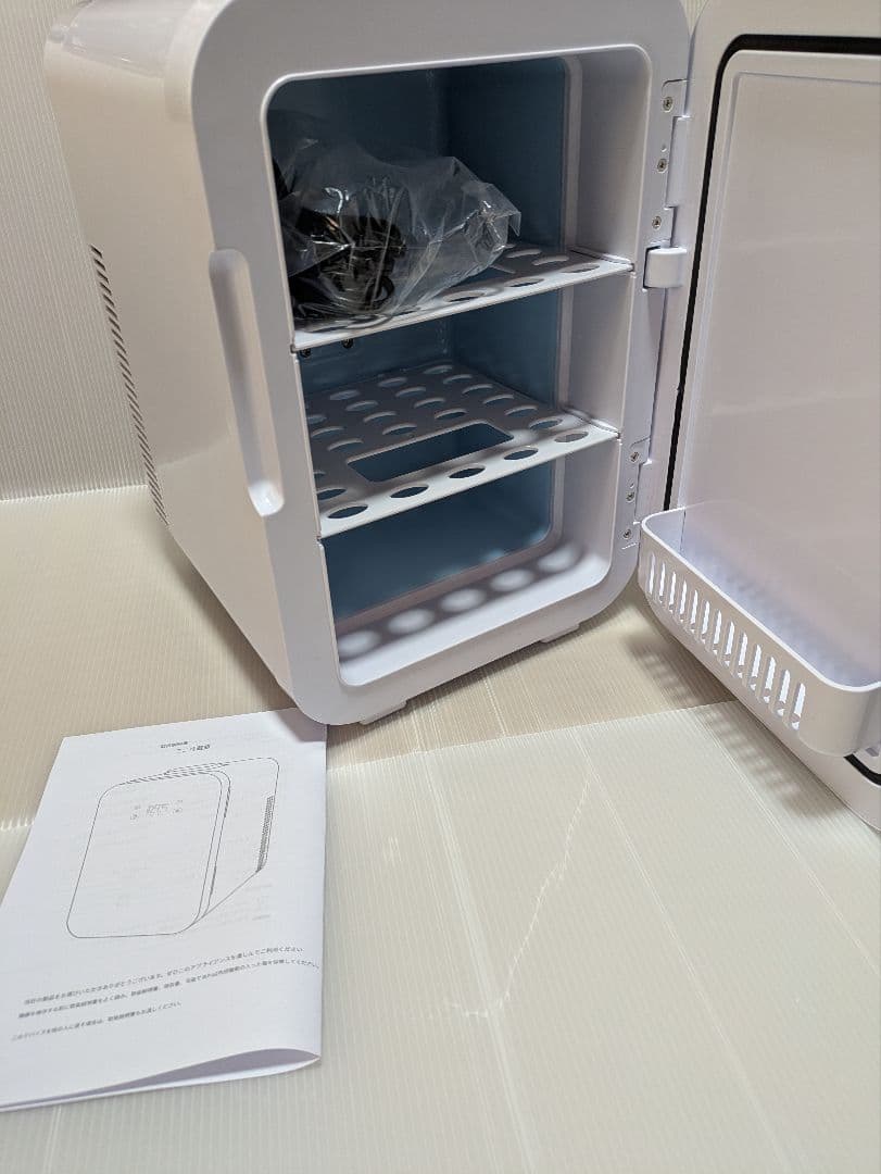 ミニ冷蔵庫 デジタル表示 2段棚付き