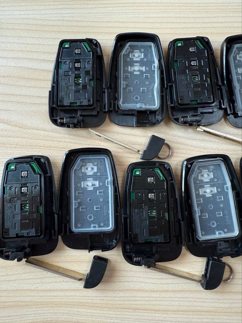 トヨタ純正 プリウス スマートキー (2つボタン)5個送料込み