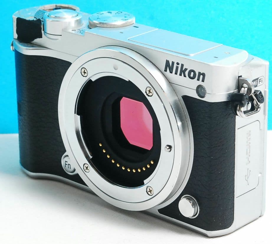 NIKON 1 J5 シルバー　ボディ　送料無料
