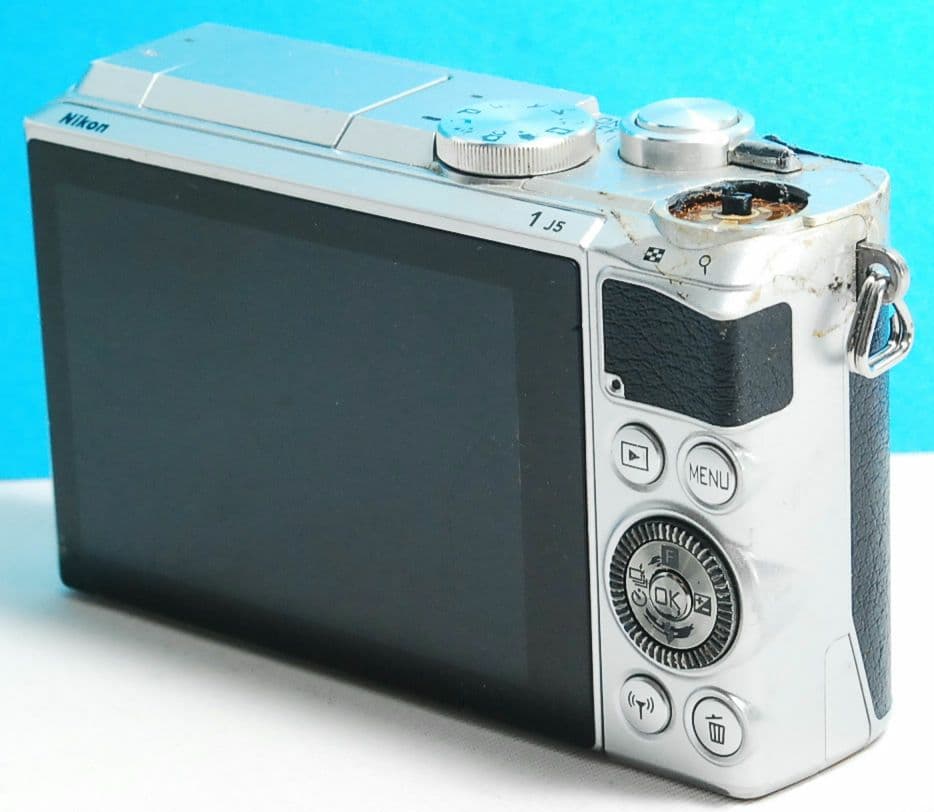 NIKON 1 J5 シルバー　ボディ　送料無料