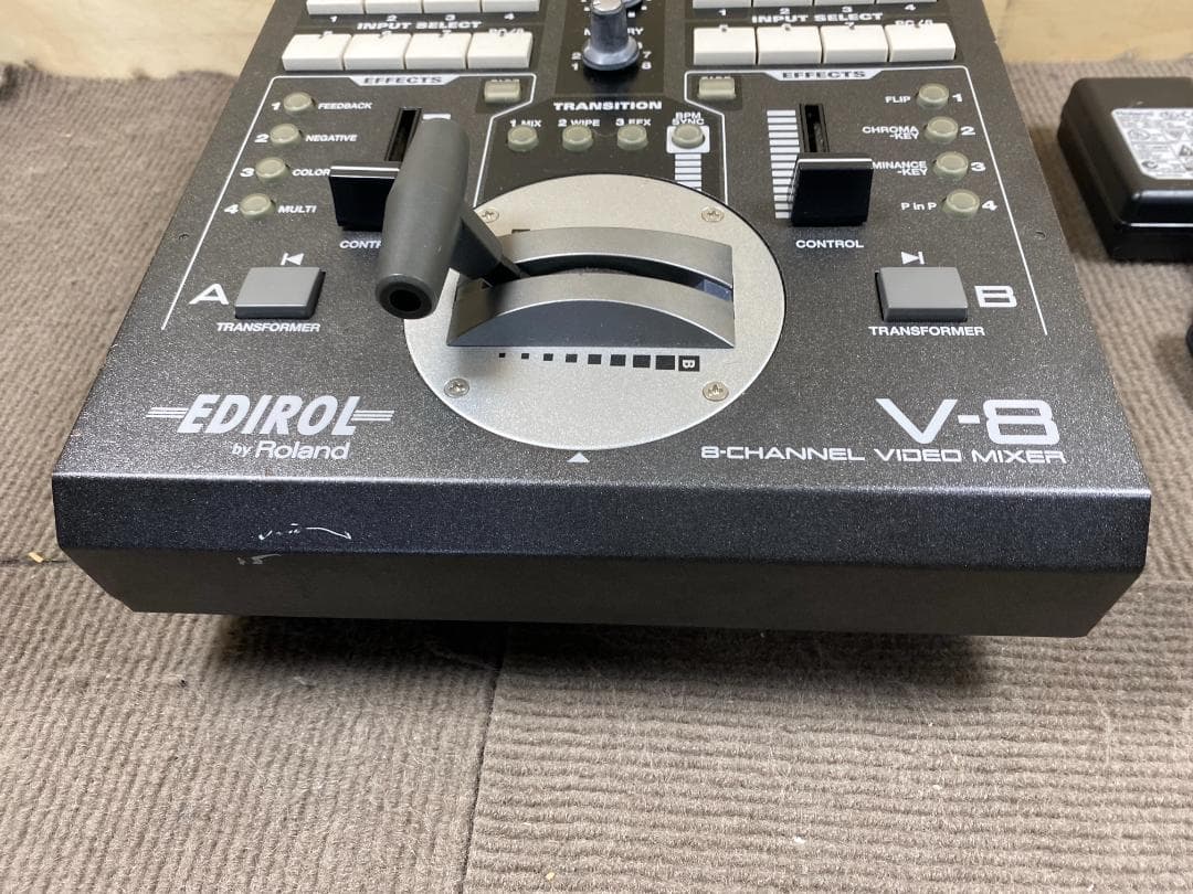 15 ROLAND EDIROL V-8 ビデオミキサー