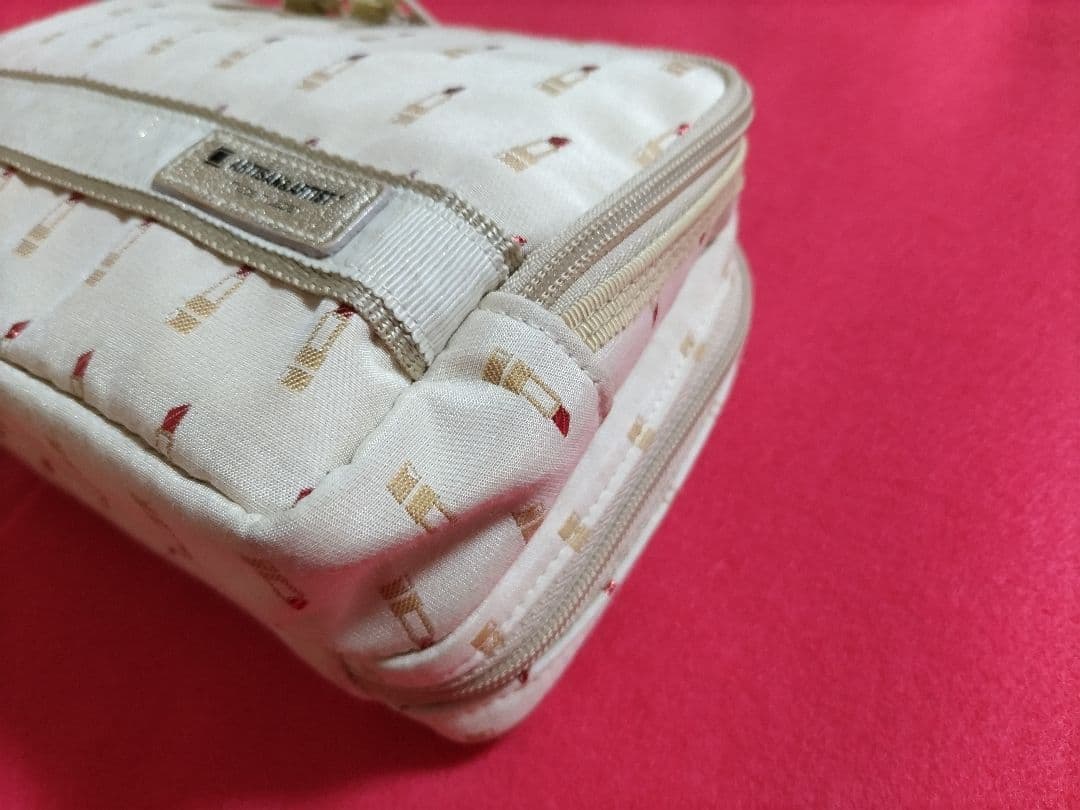 【極美品】アルティザン・アンド・アーティスト　ポーチ　大　リップ柄