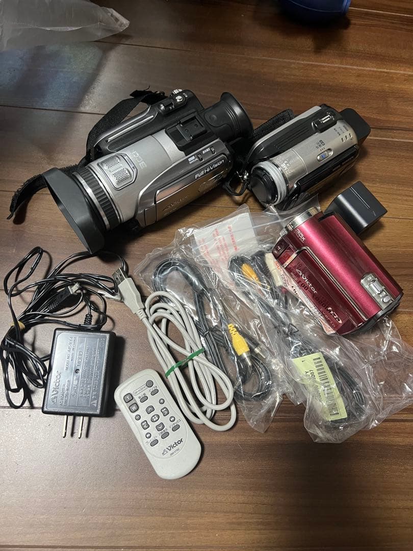 Victor Everio3台セット ビデオミニ三脚付き 平成レトロハンディカム