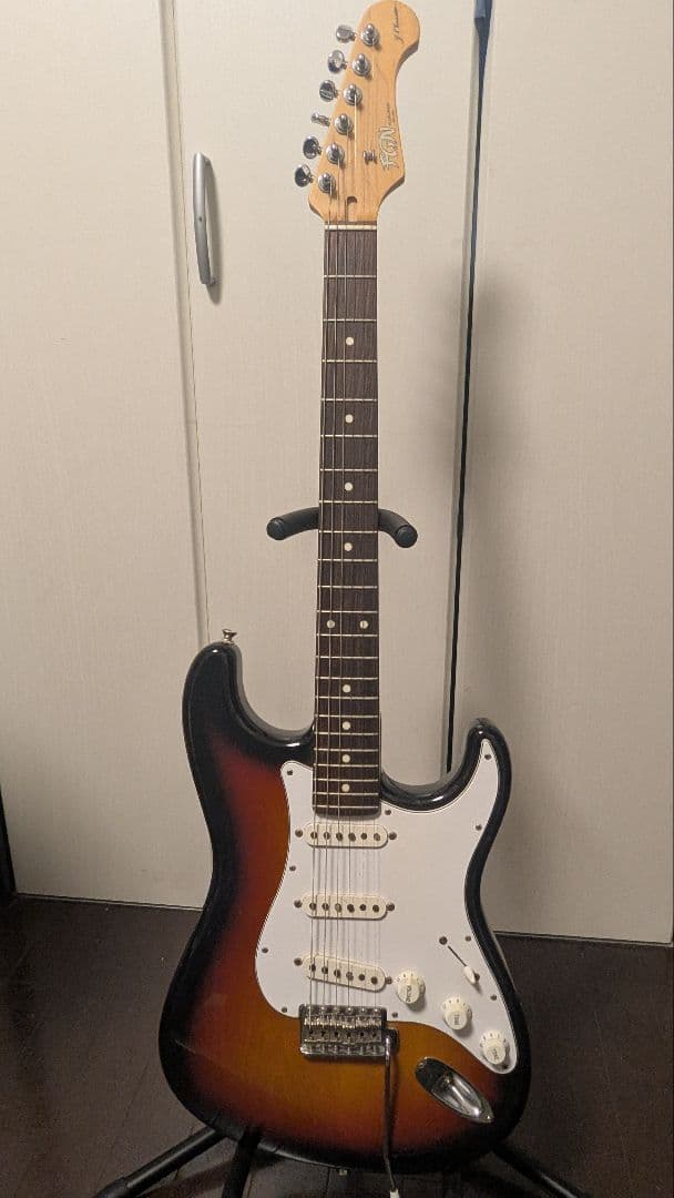 FGN jst-5r ストラトタイプ　レインボートーン エレキギター