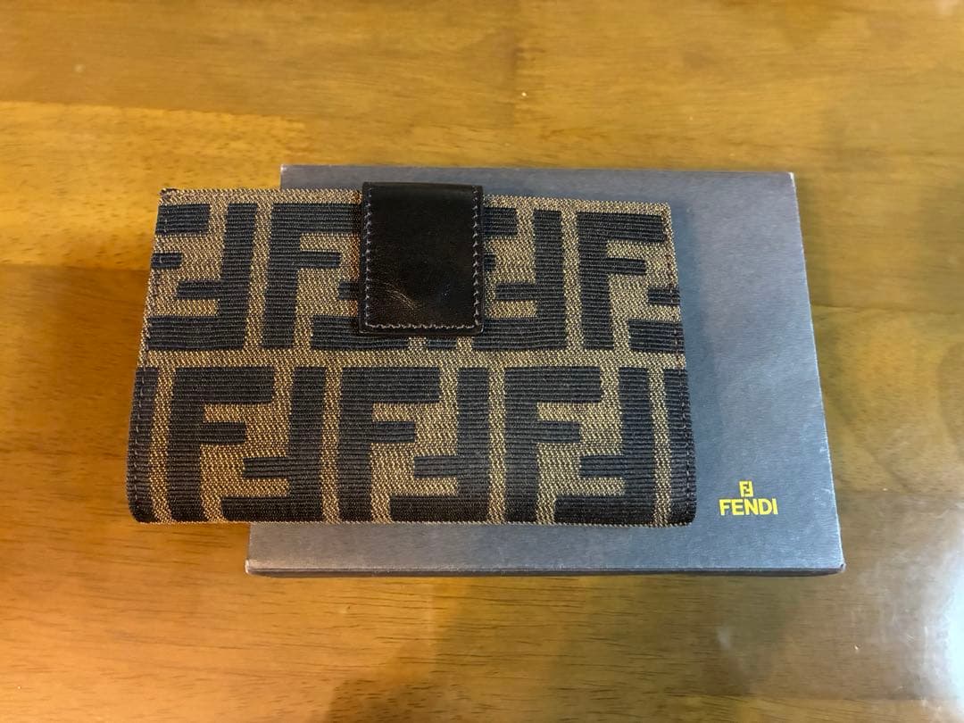 FENDI 財布　二つ折り財布
