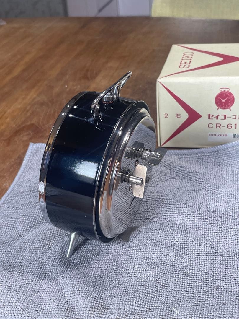 SEIKO CORONA 古くて重い目覚まし時計　Black と Beige 箱