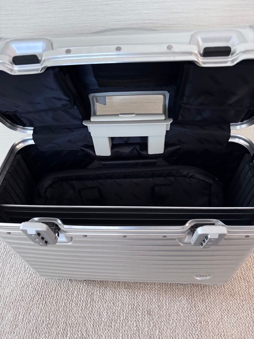 リモア×Audi レア美品トパーズパイロットトロリー 2輪スーツケース