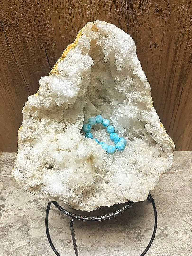 専用ページ巨大ジオード水晶ブレスレットの浄化に　台座付