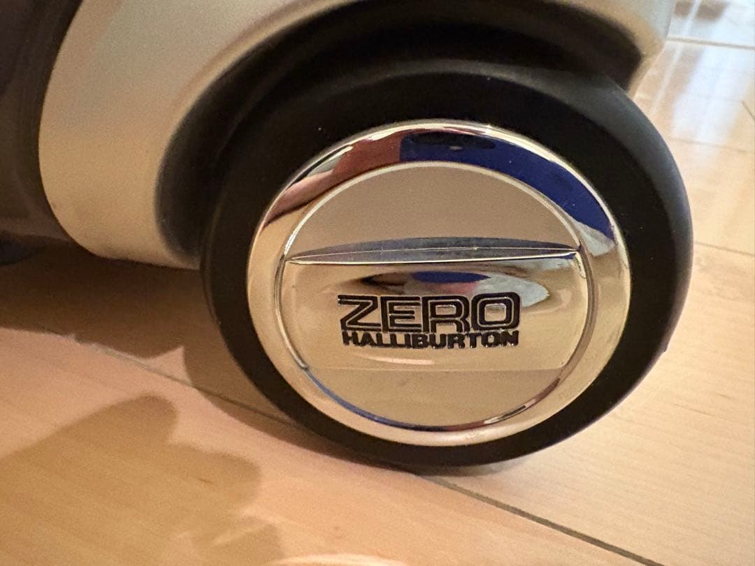 ZERO HALLIBURTON ビジネスキャリーケース グレー　2輪