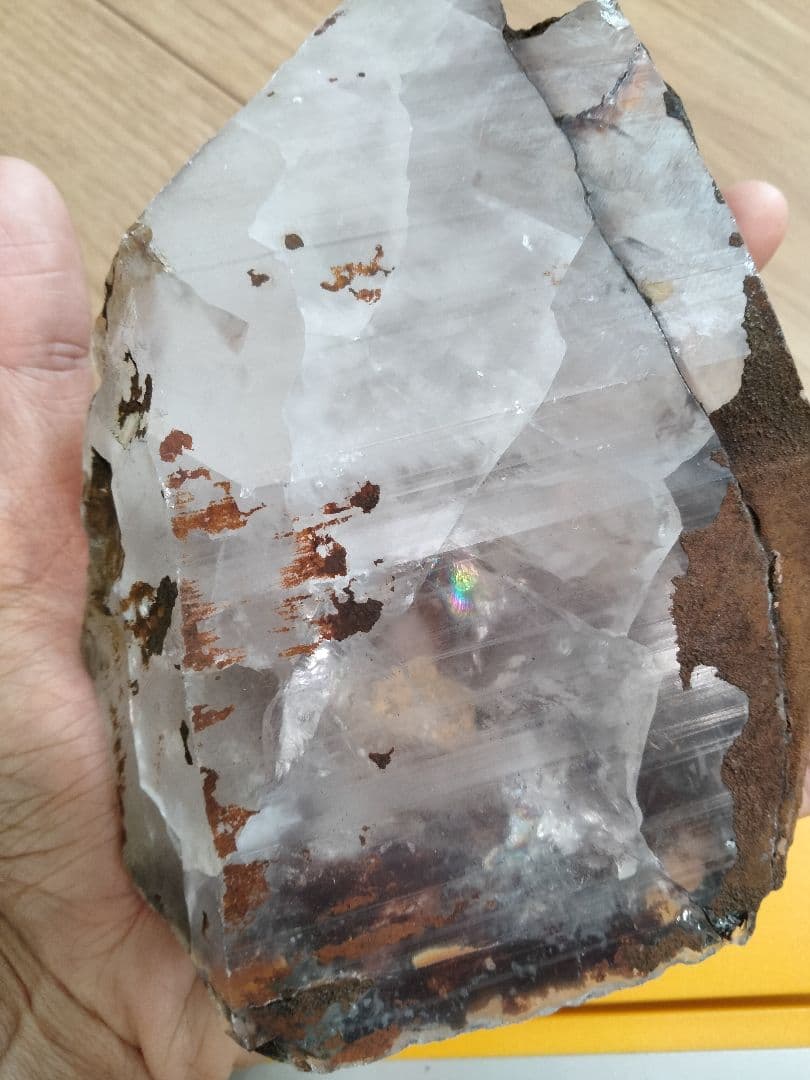 山梨県　乙女鉱山　国産天然水晶　虹入り水晶　784g 国産水晶　国産鉱物