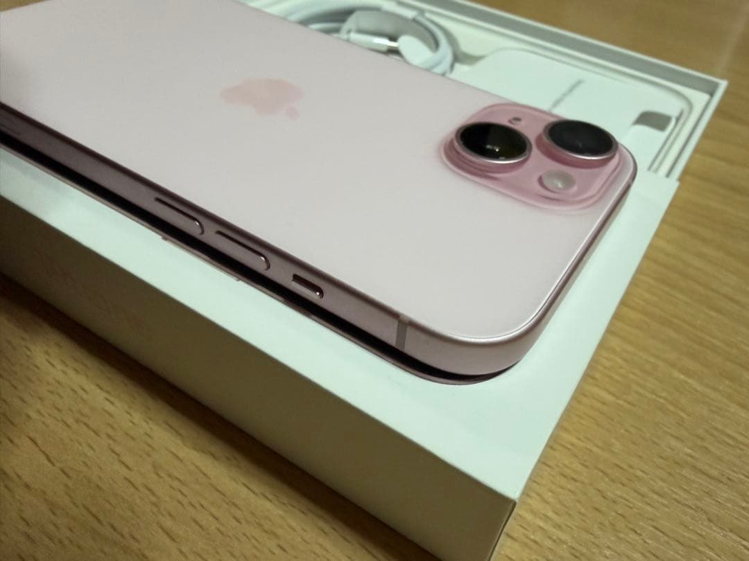 iPhone 15 Pink 128GB SIMロックなし【目立つ傷なし良品】