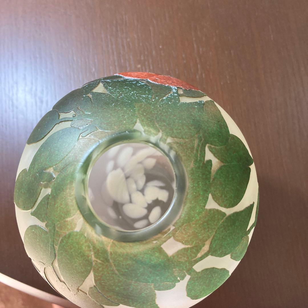 ガラス花瓶　椿模様