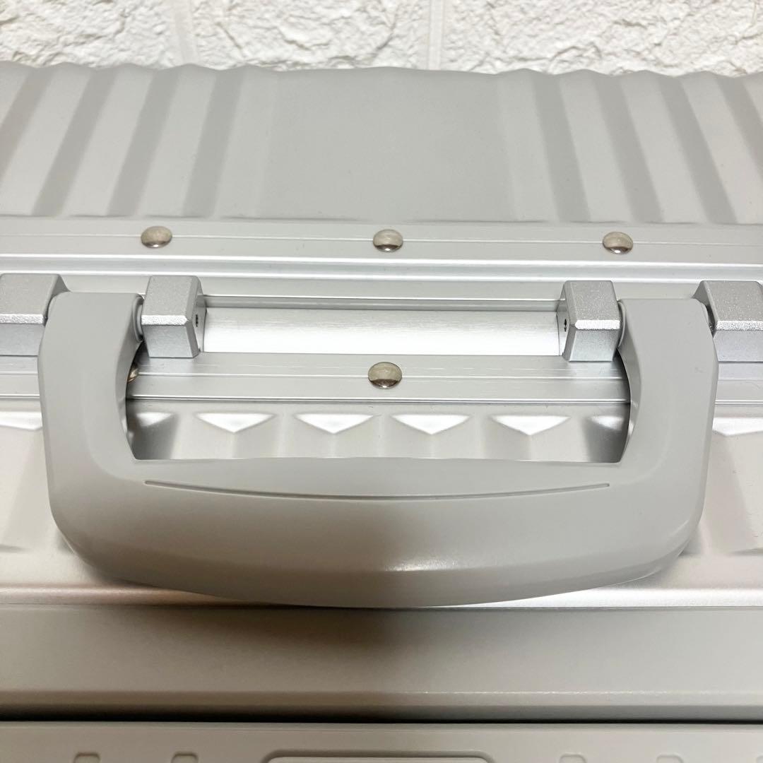 極美品　メルセデスベンツ　アルミスーツケース　65L 非売品