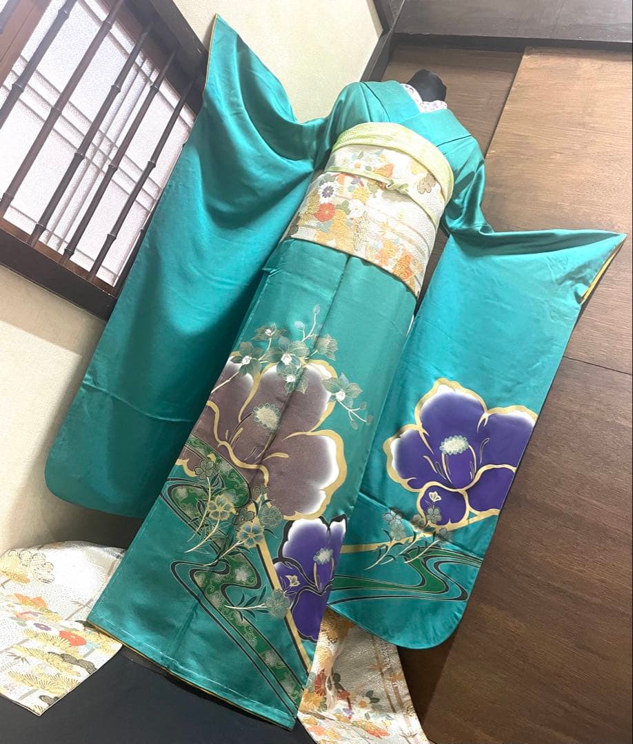 振袖フルセット６点サイズM〜L振袖 正絹仕付け糸、紫色の花柄未使用　新古品
