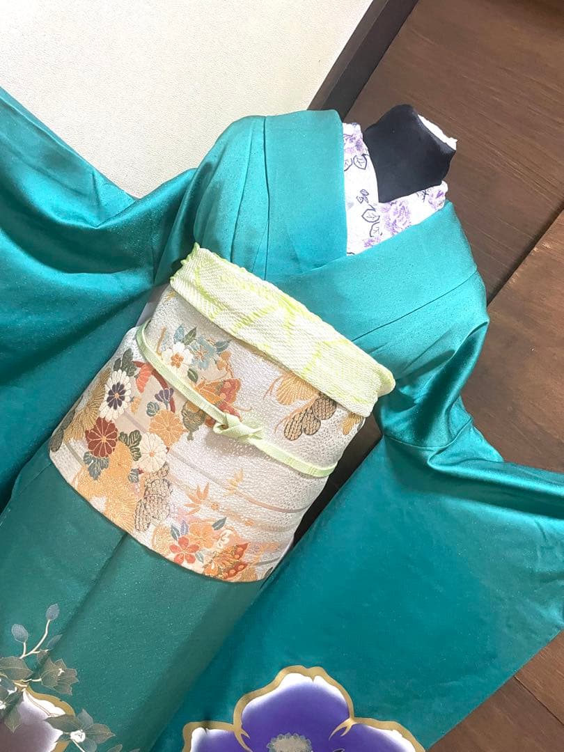 振袖フルセット６点サイズM〜L振袖 正絹仕付け糸、紫色の花柄未使用　新古品