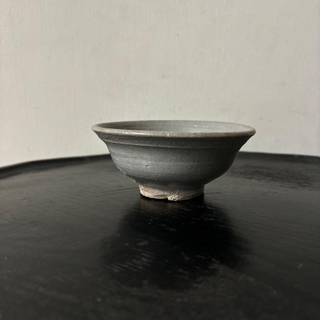 李朝　小服茶碗　大盃　堅手　白磁　酒器　韓国骨董　ぐい呑み　猪口　アンティーク