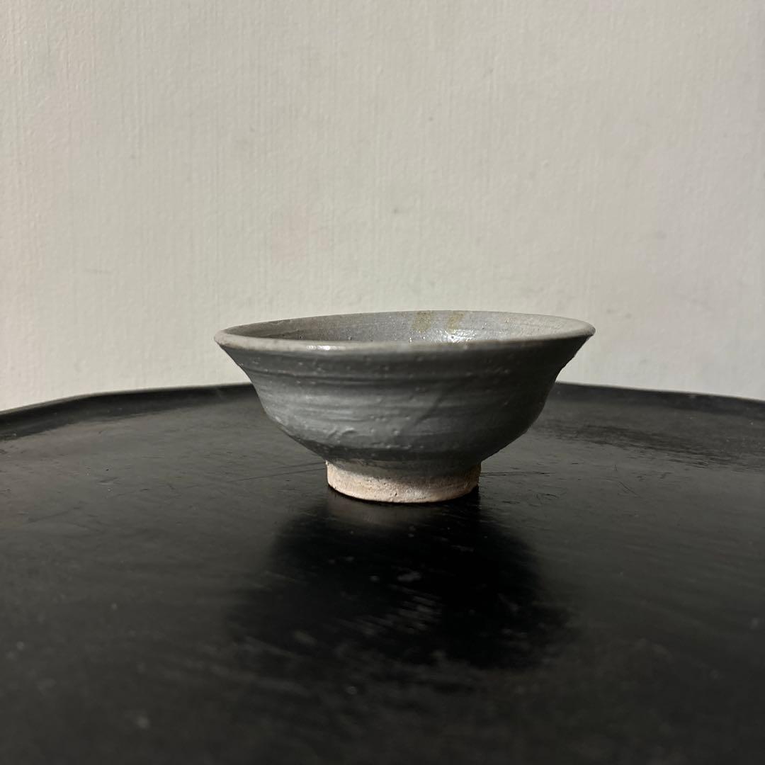 李朝　小服茶碗　大盃　堅手　白磁　酒器　韓国骨董　ぐい呑み　猪口　アンティーク