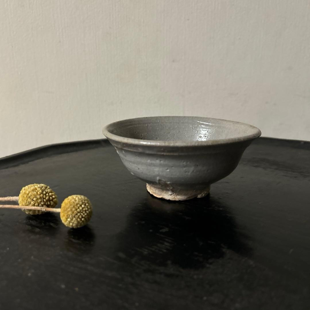 李朝　小服茶碗　大盃　堅手　白磁　酒器　韓国骨董　ぐい呑み　猪口　アンティーク