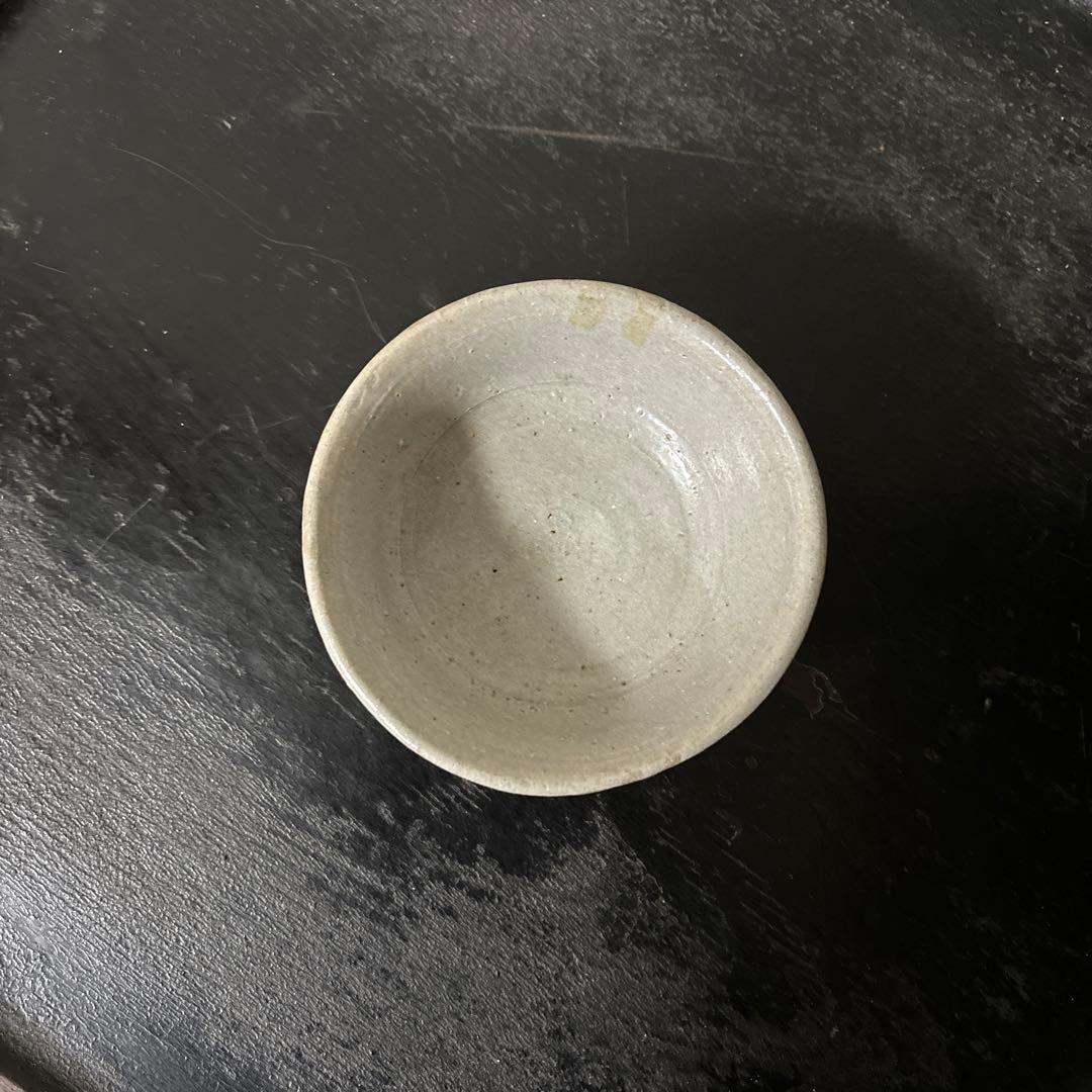 李朝　小服茶碗　大盃　堅手　白磁　酒器　韓国骨董　ぐい呑み　猪口　アンティーク