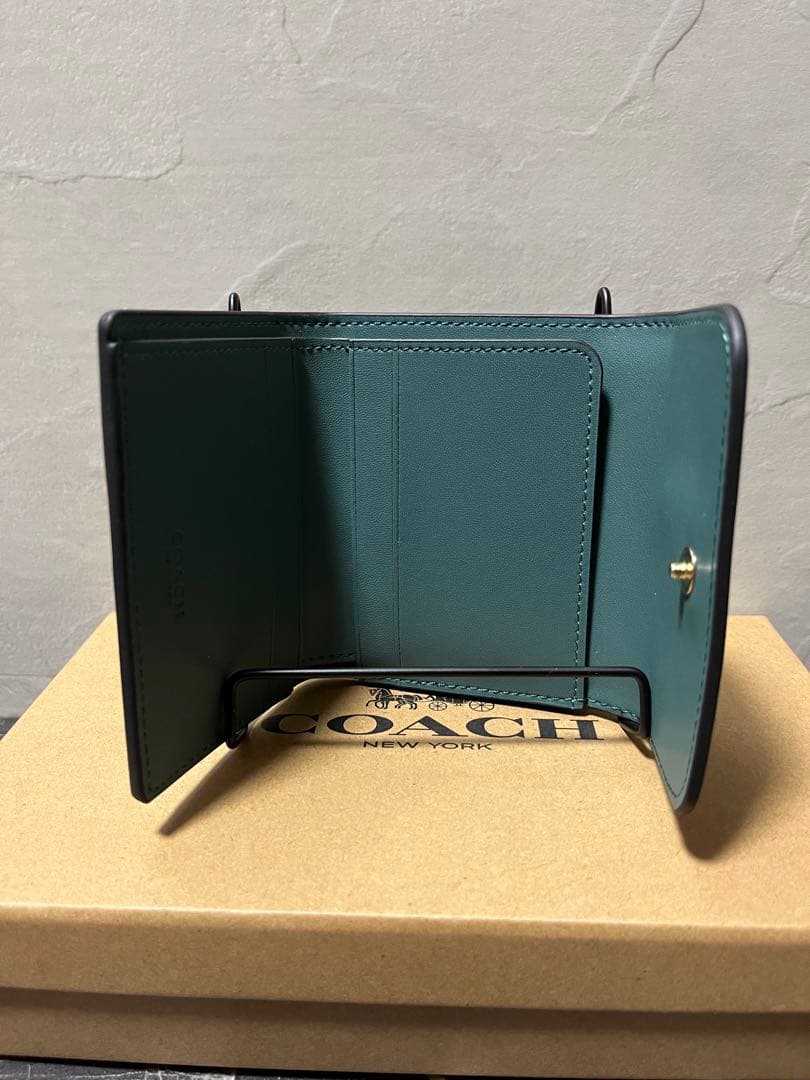 ✨️新品未使用✨COACH 三つ折り財布 グリーン