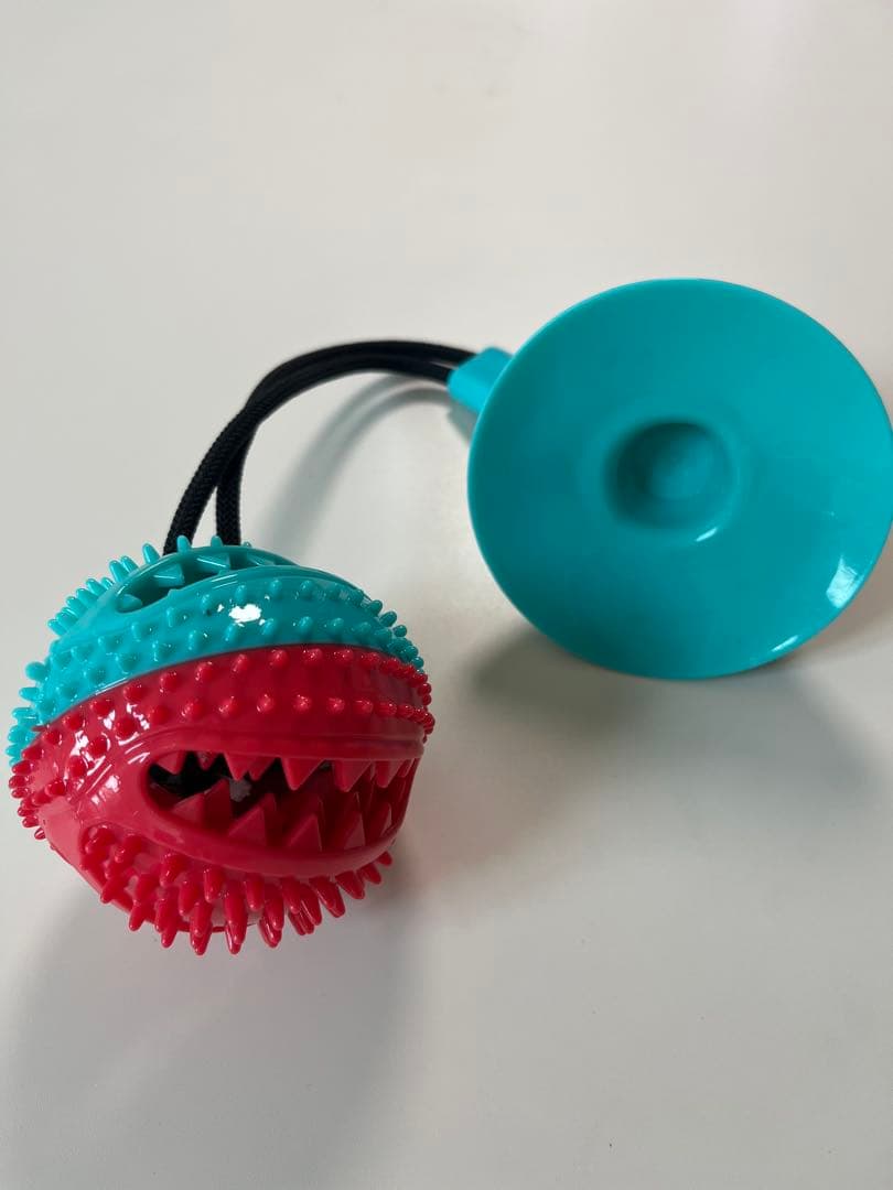 犬　噛むおもちゃ　餌入れおもちゃ