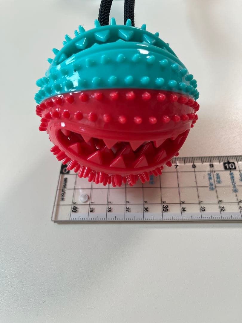 犬　噛むおもちゃ　餌入れおもちゃ