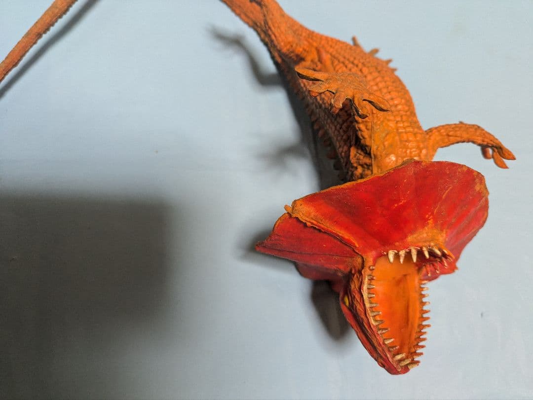 エリマキトカゲ 昔のゴム製フィギュア