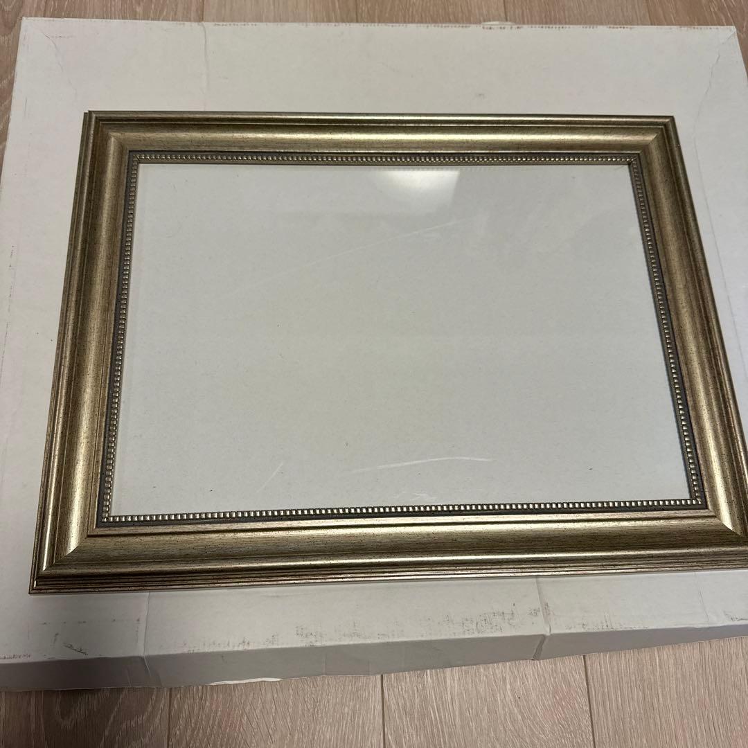 額　シルバーゴールド　高級感