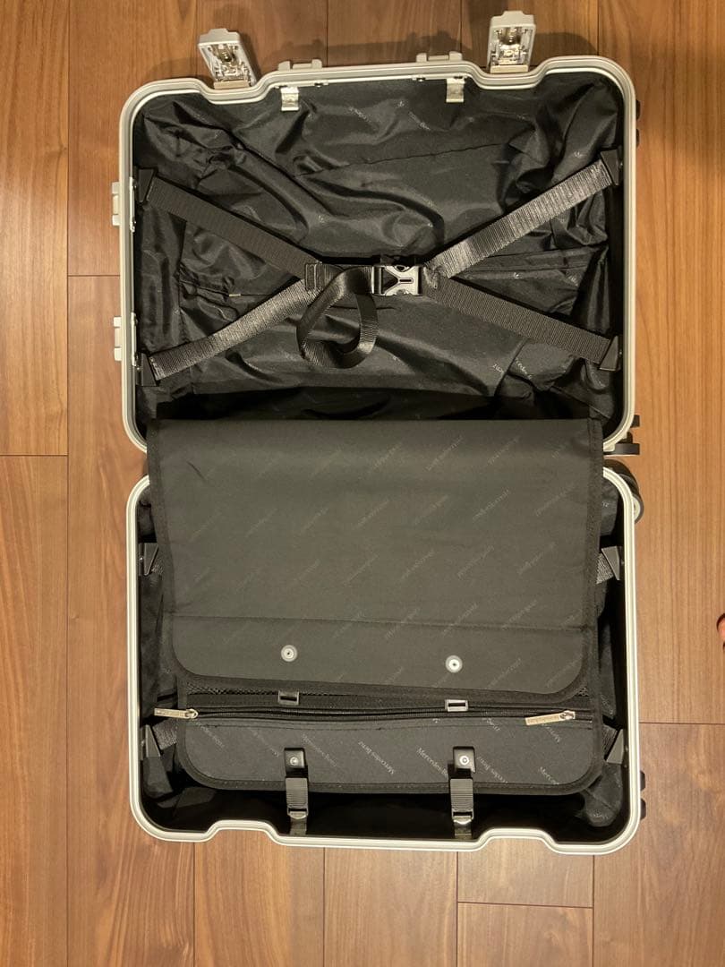 Mercedes-Benz シルバーキャリーケース