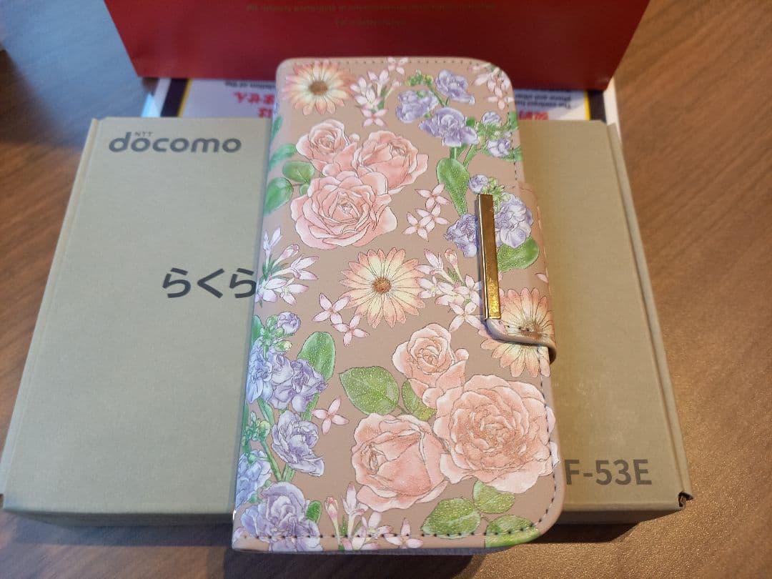docomo らくらくスマートフォン F-53E 本体　ケース&フィルム貼付済み