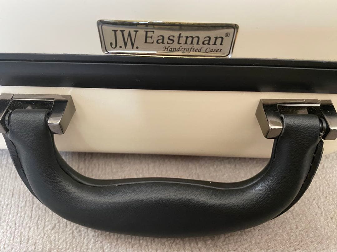 ホワイト バイオリンケース ストラップ付き　イーストマン