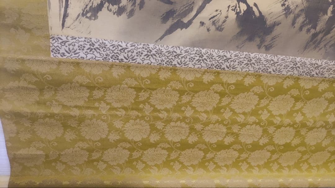 ご希望額まで値下げ～@動物日本画3本『猛虎・夫婦孔雀・猪』 絹本肉筆の掛軸