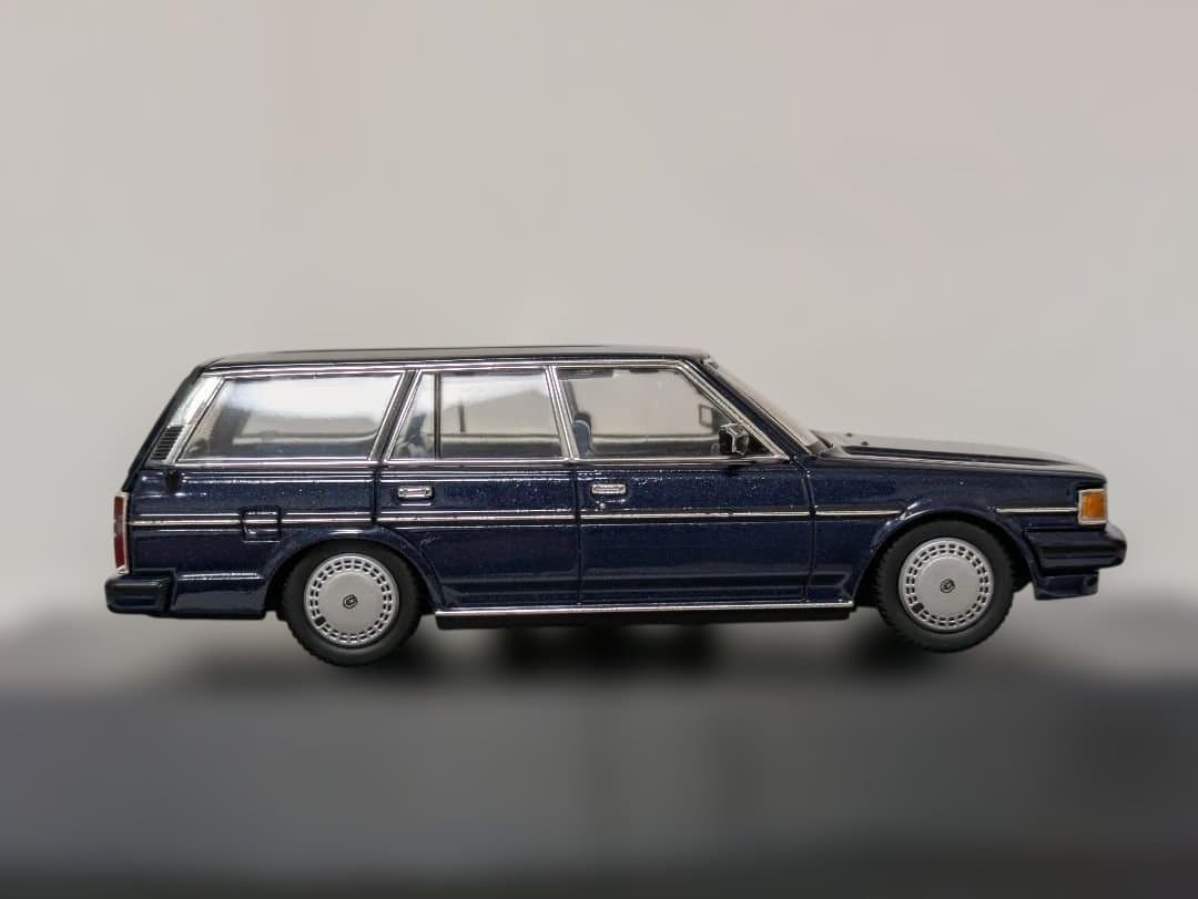 DISM 1/43 トヨタ マークⅡ ワゴン LG GX70G 中期型
