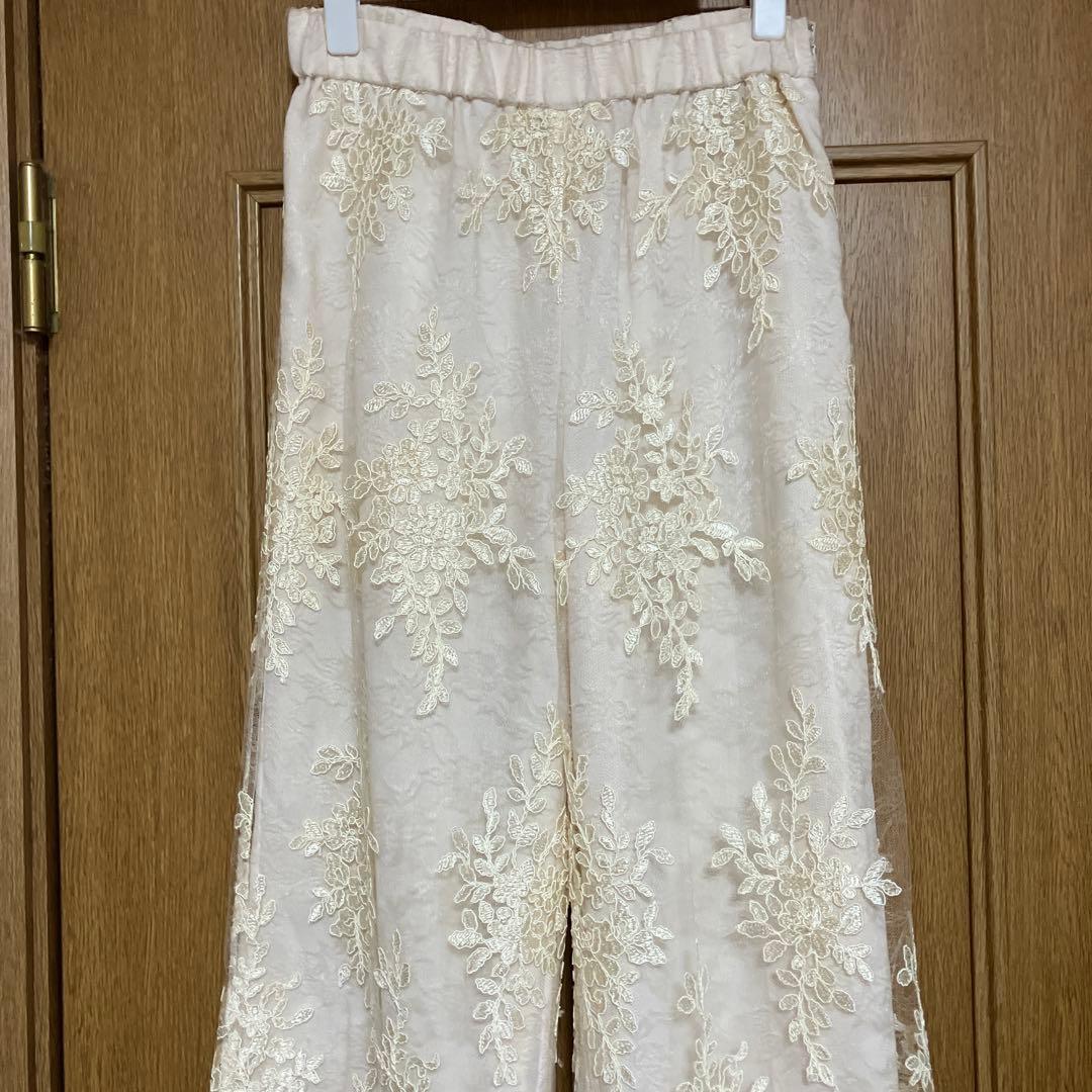 グレースコンチネンタルダイヤグラムのレース刺繍クリーム色ガチョウパンツ