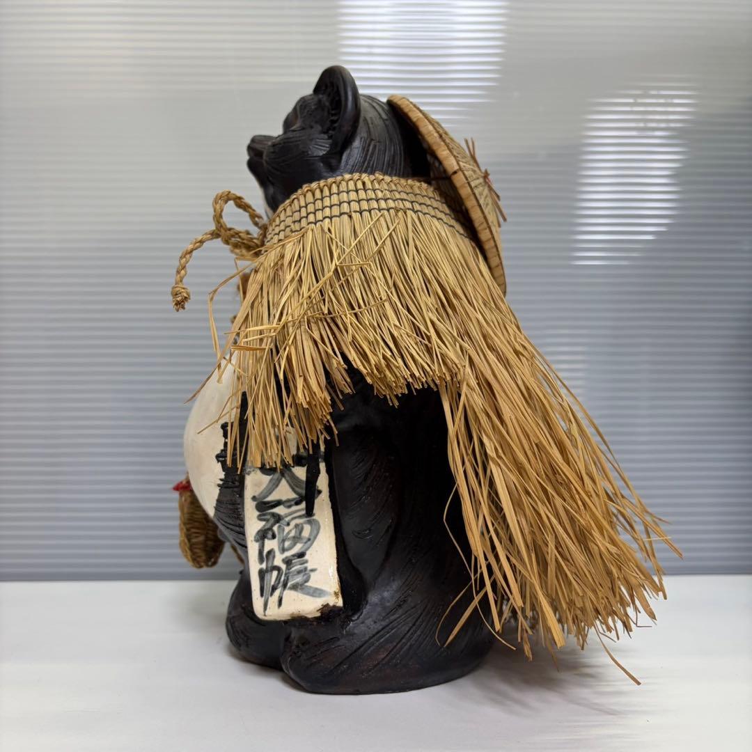 信楽焼？ たぬき タヌキ 狸 置物 焼物 傘 蓑 藁草履 30cm