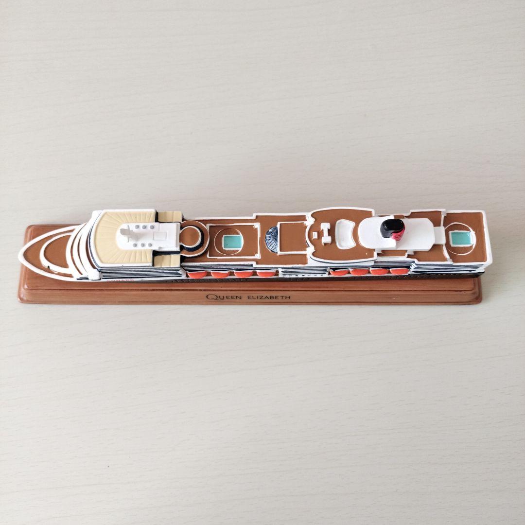 CUNARD　QUEEN ELIZABETH　クイーンエリザベス号模型