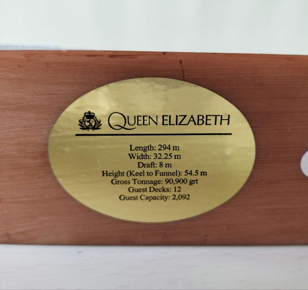 CUNARD　QUEEN ELIZABETH　クイーンエリザベス号模型