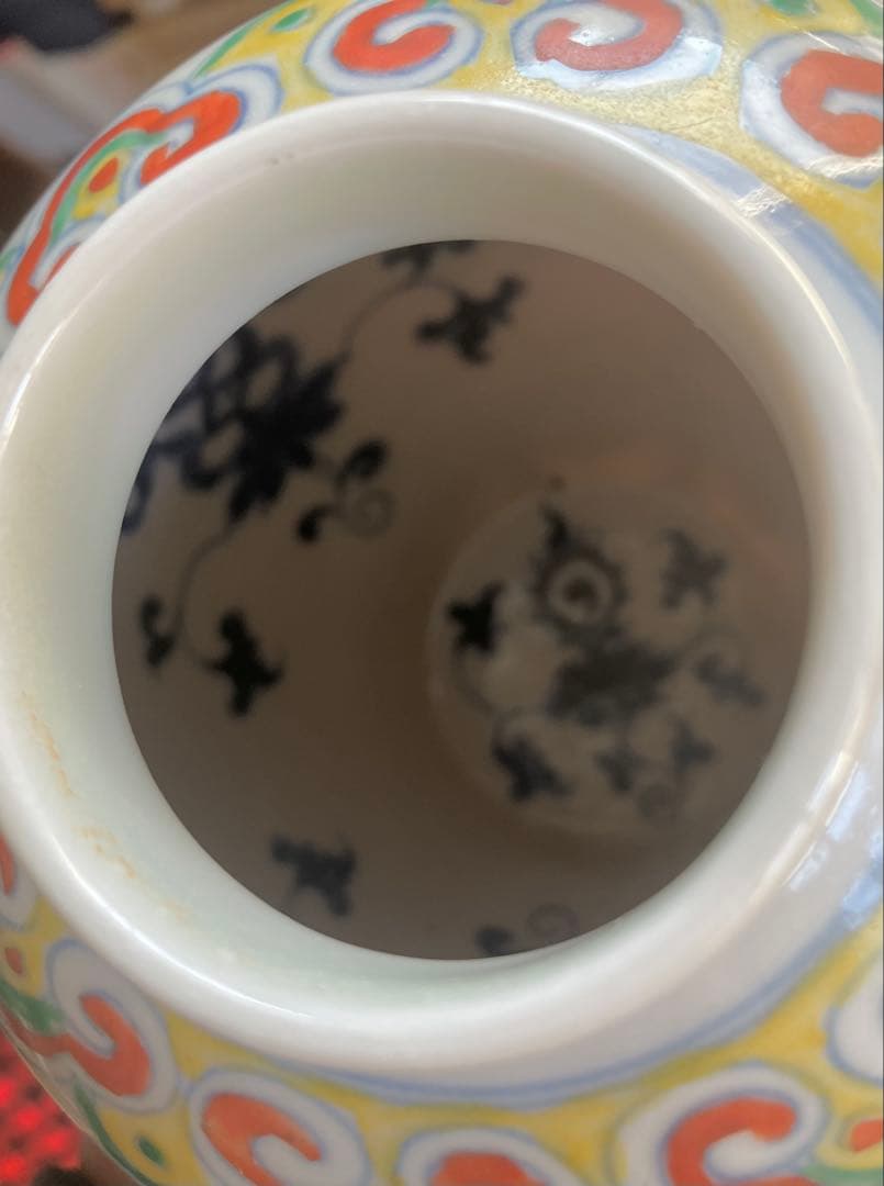 特別出品　明代官窯名逸品　大明成化年製青花款　色絵蓮花紋壺　内側青花花紋の名作