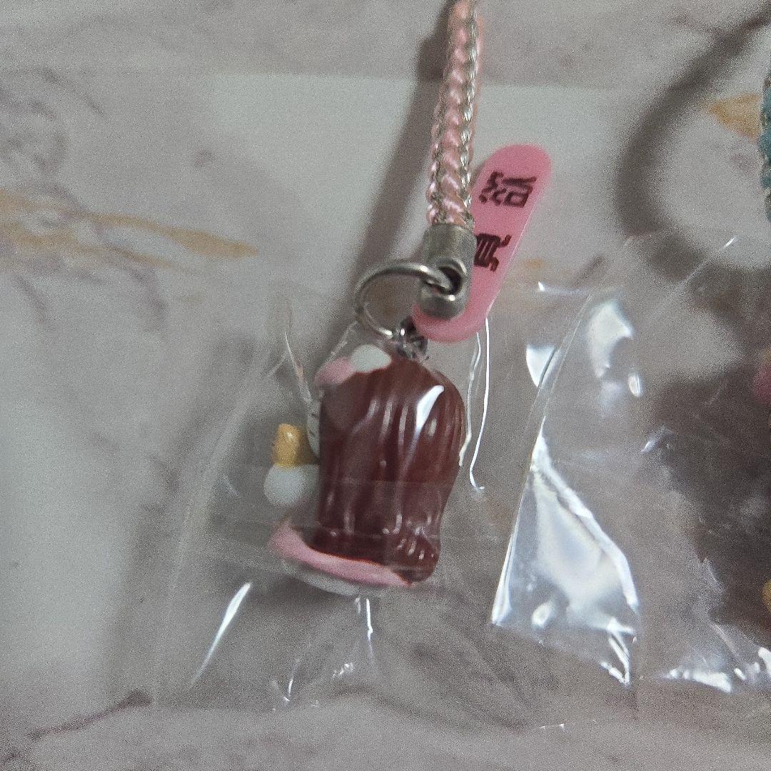 ハローキティ　しょこたん　中川翔子　 ストラップセット