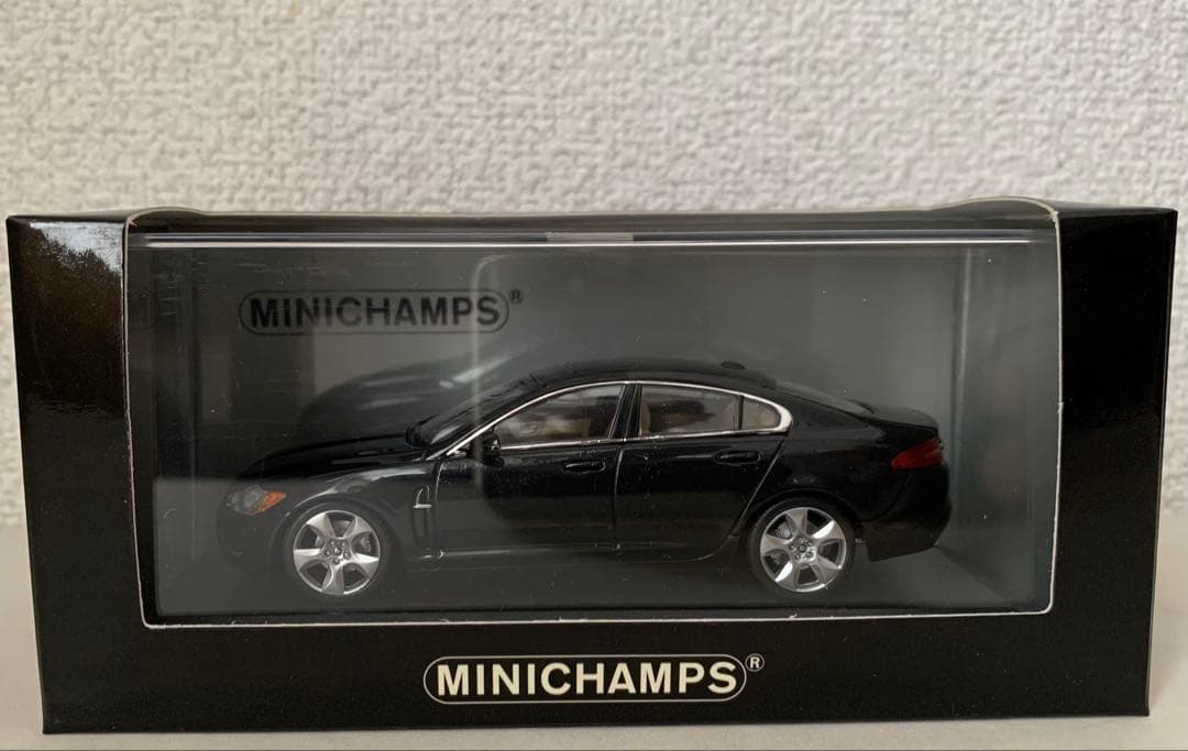 1/43 Jaguar / ジャガー XF ブラックメタリック
